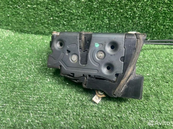 Замок двери задний правый Mazda 3 BK