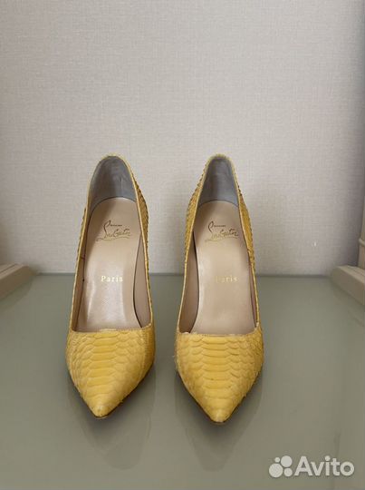 Туфли женские 35 размер на шпильке