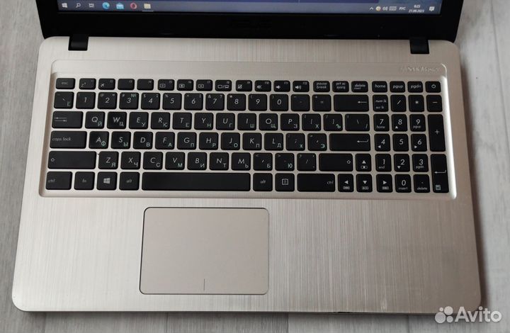 Asus отл сост\Intel 2x 2300mg\SSD\OZU 4\акб 4ч