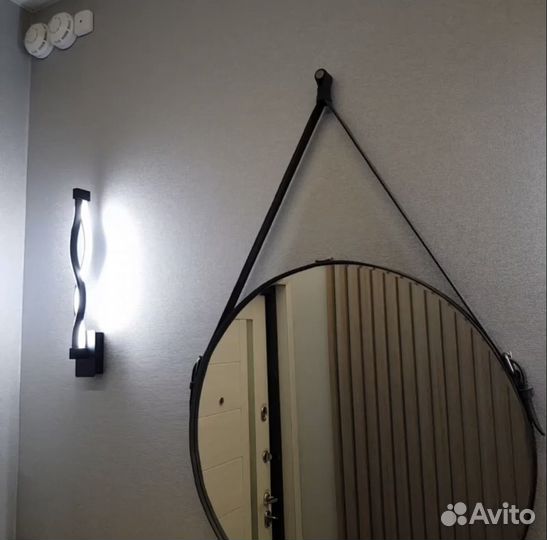 Круглое зеркало на ремне
