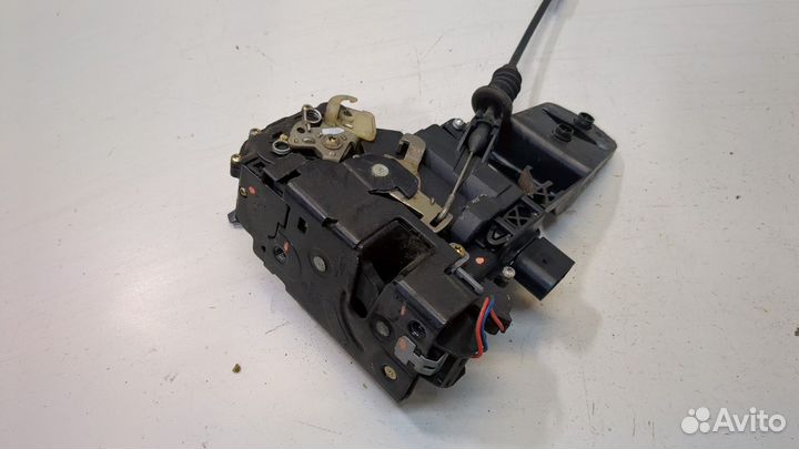 Замок двери левый передний Volkswagen Golf 4