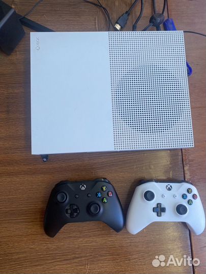 Xbox one s 2 геймпада 1tb