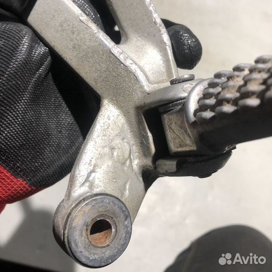 Правый пассажирский кронштейн для Kaasaki ZX10R 04