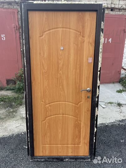 Дверь входная металлическая