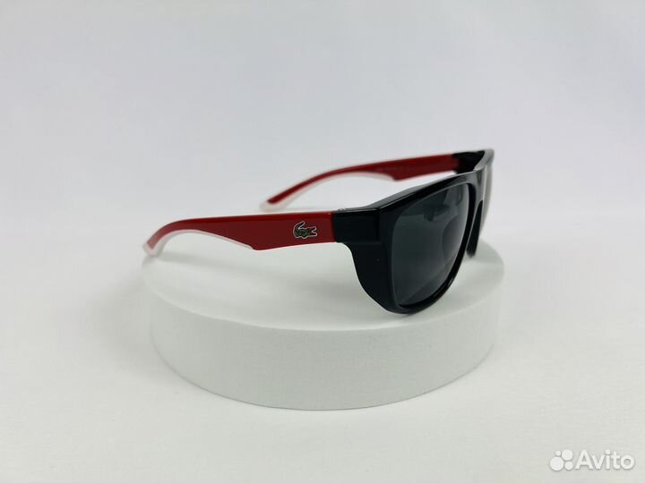 Солнцезащитные очки Lacoste