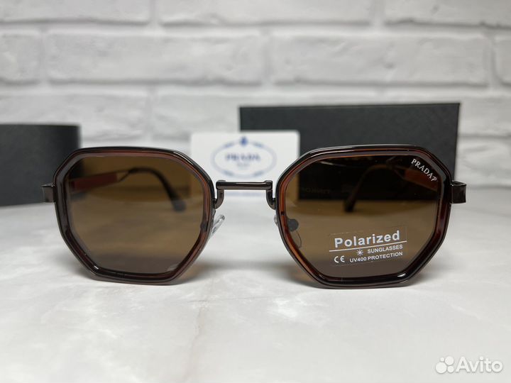 Солнцезащитные очки Prada