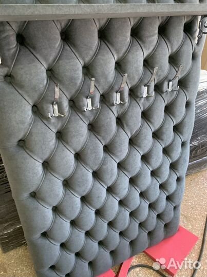 Прихожая в каретной стяжке с пуфом