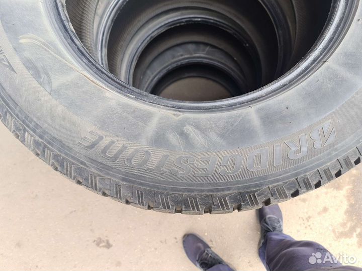 Bridgestone Blizzak Spike-01 265/65 R17