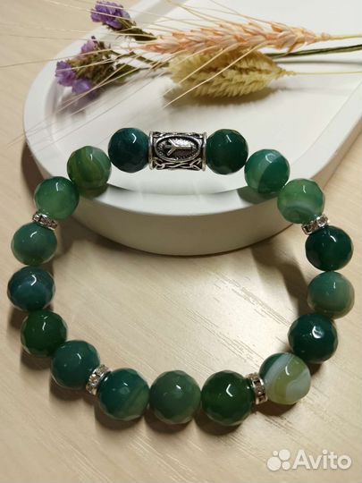 Браслеты из натурального камня с рунами