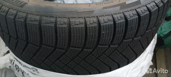 Pirelli Ice Zero FR 235/45 R18