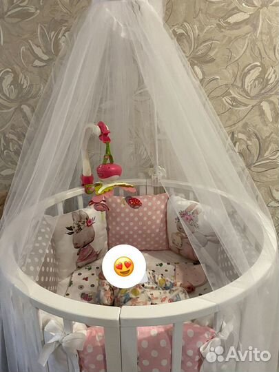 Детская кроватка с маятником круглая