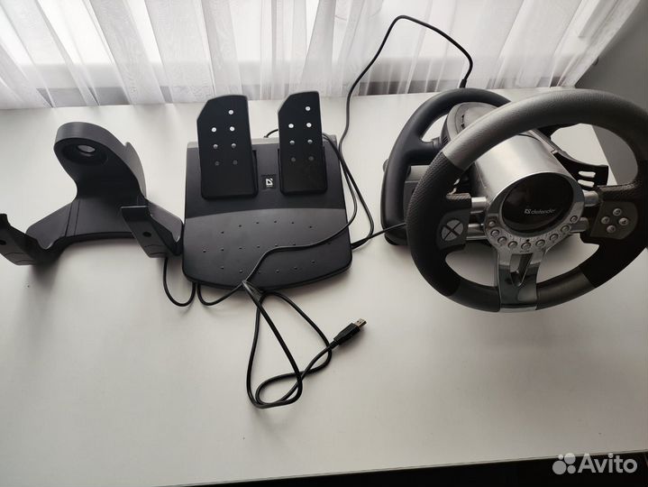 Игровой руль с педалями