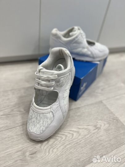 Кроссовки adidas