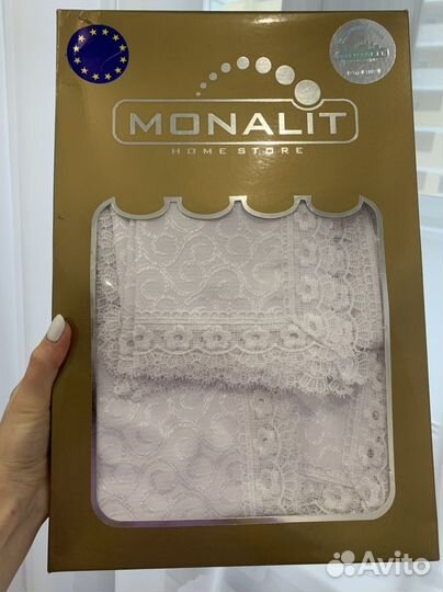 Новая скатерть Monalit в комплекте 12 салфеток