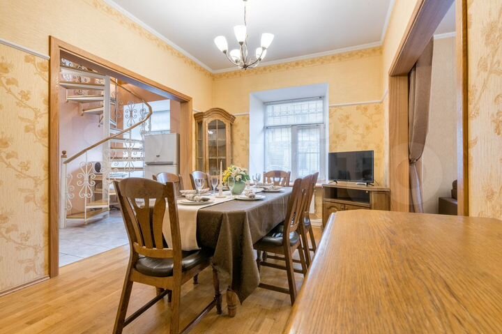 3-к. квартира, 120 м², 2/6 эт.