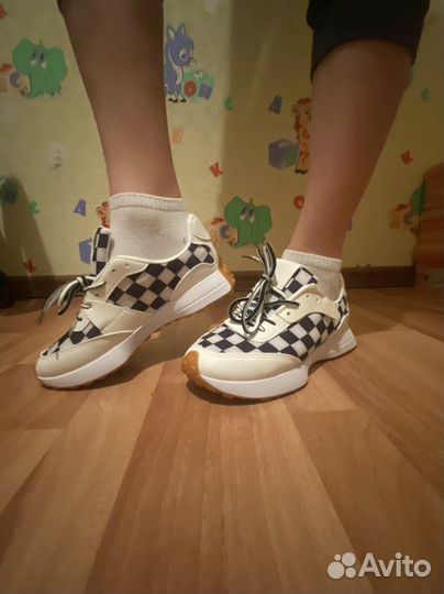 Кроссовки