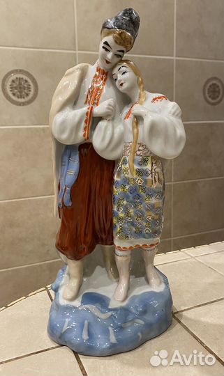 Фарфоровая статуэтка 