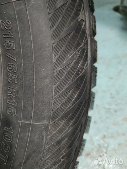 Yokohama Ice Guard IG65 215/65 R16