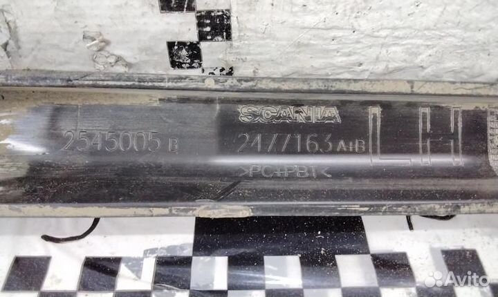 Накладка нижняя левой ступени Scania R 6 Series