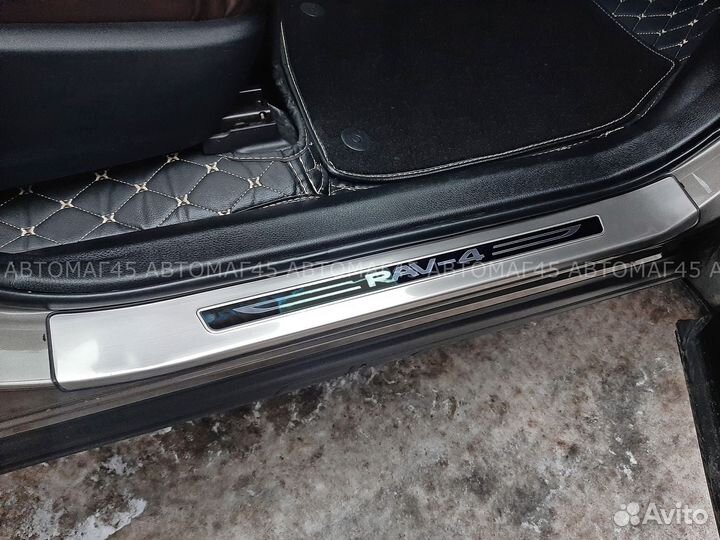 Накладки на пороги широкие Toyota RAV4 XA40 13-19г