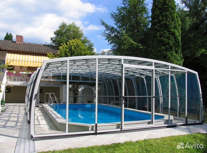 Бассейн с павильоном