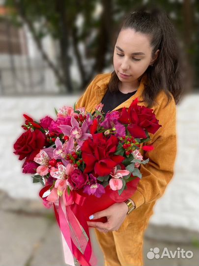 Коробка цветочная красная