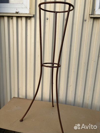 Подставка уличная для высокой вазы