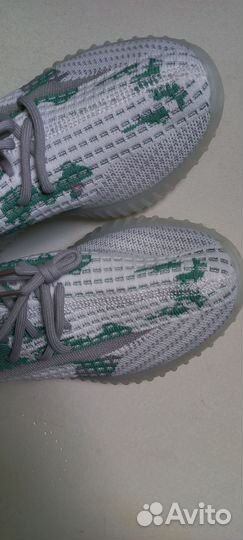 Кроссовки женские