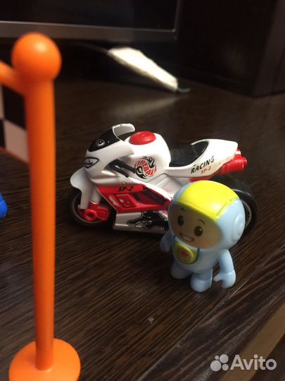 Игрушки гонщик