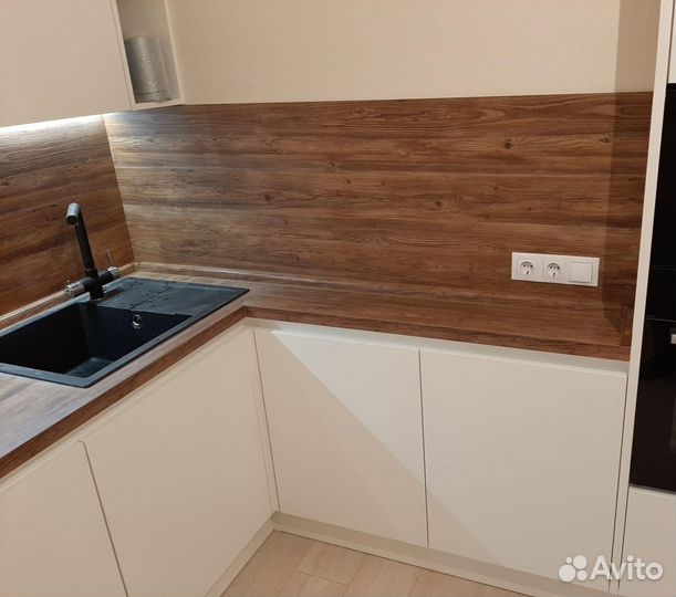 Кухня на заказ с доводчиками