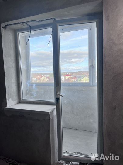 Пластиковая дверь и окно