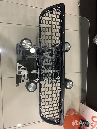 Решетка переднего бампера renault logan