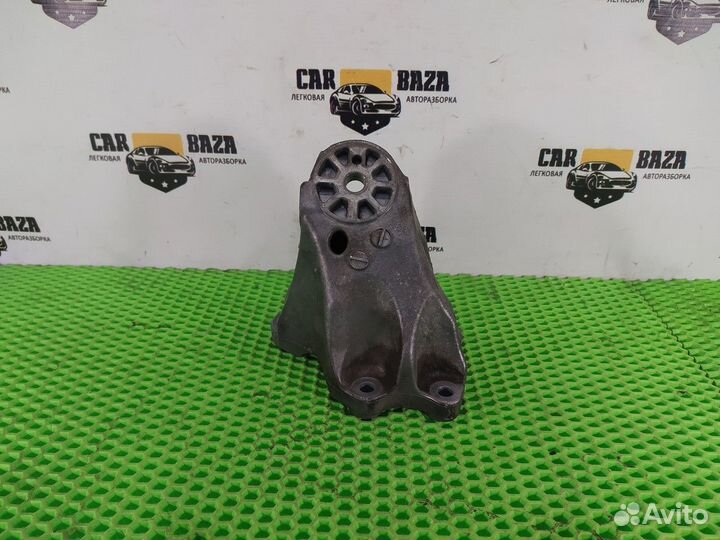 Кронштейн двигателя левый L