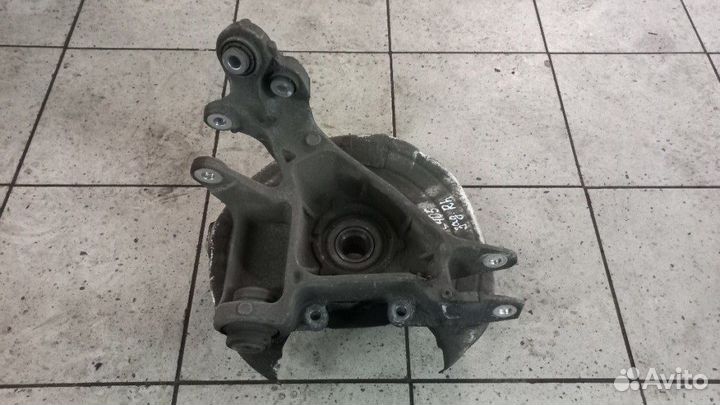 Кулак задний правый Land Rover Range Rover Vogue 4