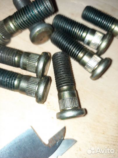 Шпильки колесные