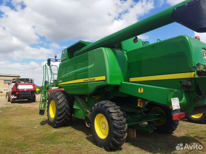 Комбайн John Deere W Series, 2011