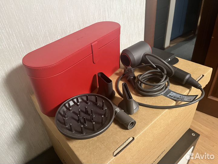 Фен Dyson supersonic HD01