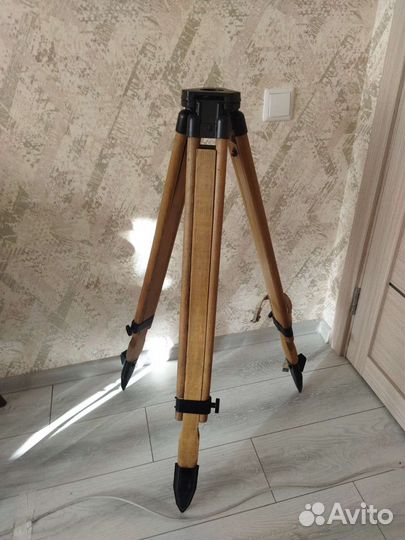 Штатив тринога
