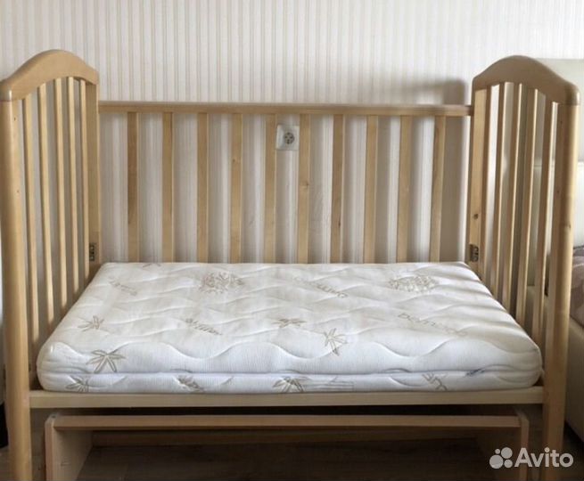 Кроватка с маятником