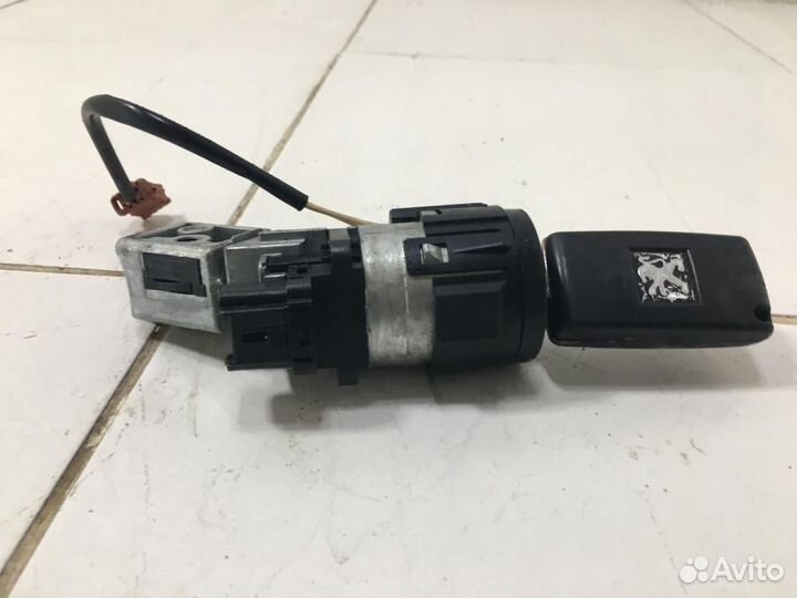 Замок зажигания Peugeot 408