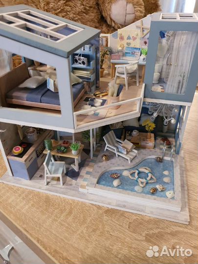 Кукольный домик с мебелью и освещением