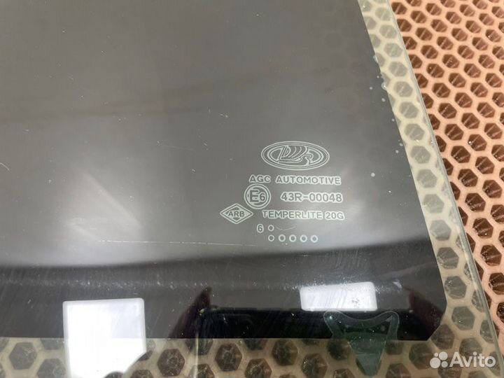 Стекло двери заднее правое LADA X-Ray