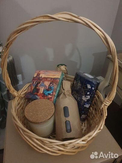 Корзина с подарками