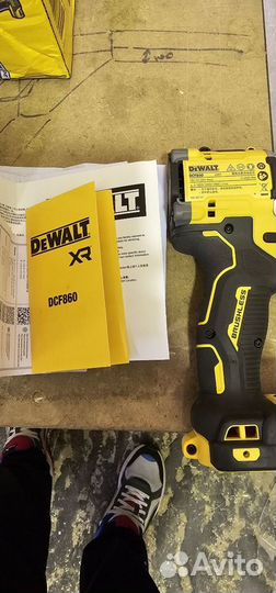 Винтоверт Dewalt dcf 860