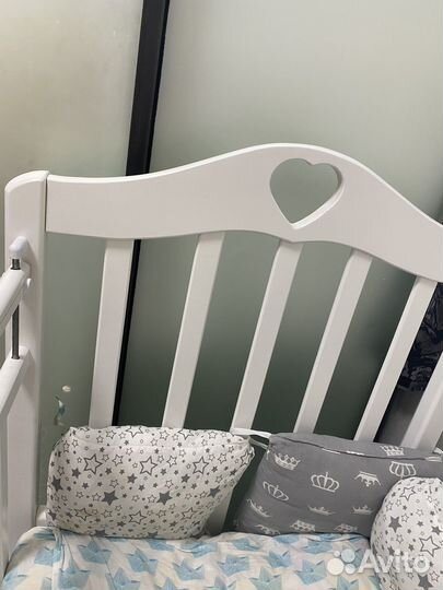 Кровать детская с маятником и ящиком для одежды