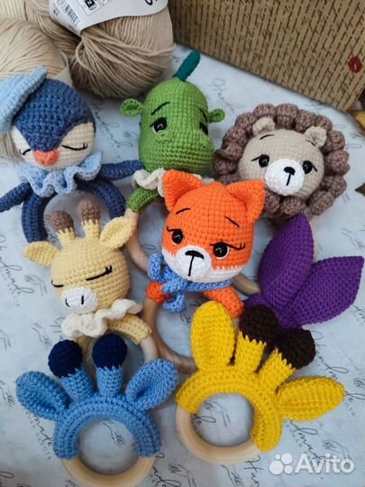 Вязаные погремушки и грызуночки ручной работы