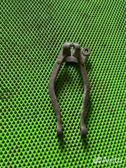 Кронштейн стойки передний левый мазда 6 gg