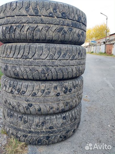 Bridgestone Ice Cruiser 7000 265/65 R17