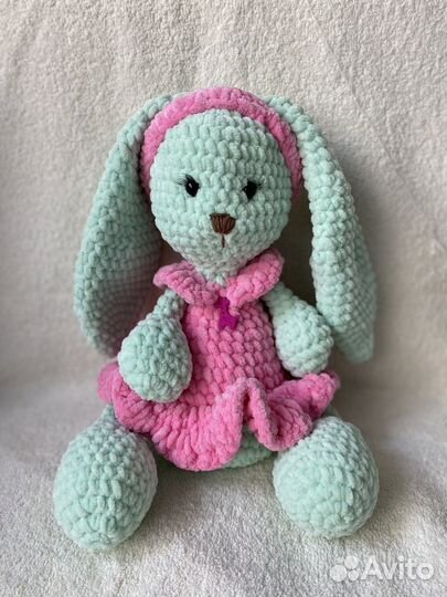 Вязаные игрушки зайка