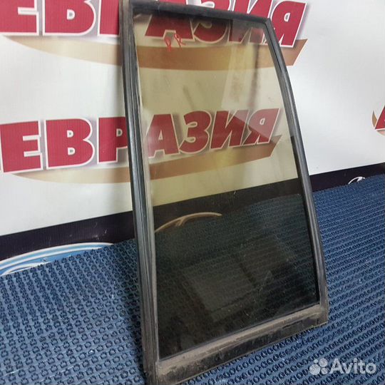 Форточка двери задняя правая Mitsubishi Pajero